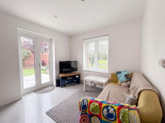 4 bedroom detached house to rent