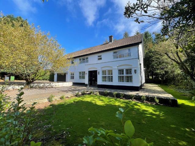 4 bedroom detached house to rent