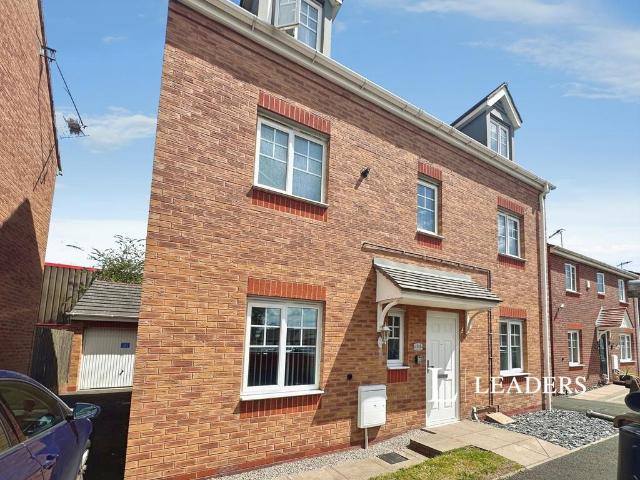 4 bedroom detached house to rent