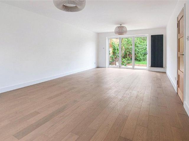 4 bedroom detached house to rent