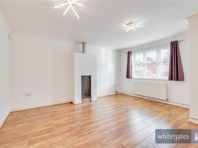 4 bedroom detached house to rent