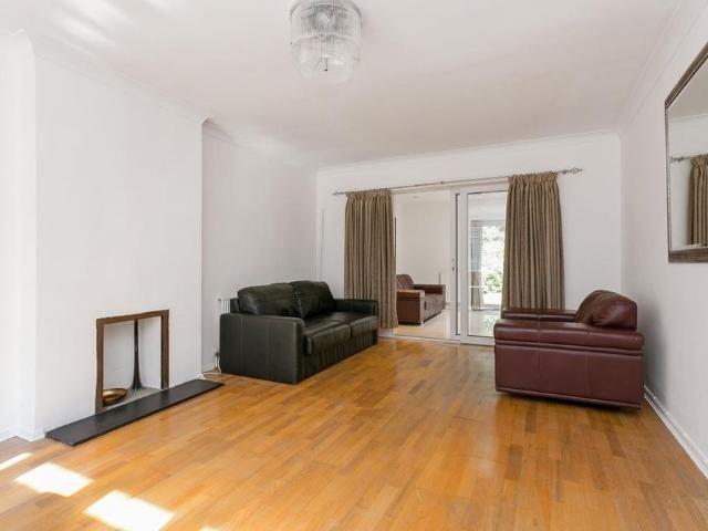 4 bedroom detached house to rent