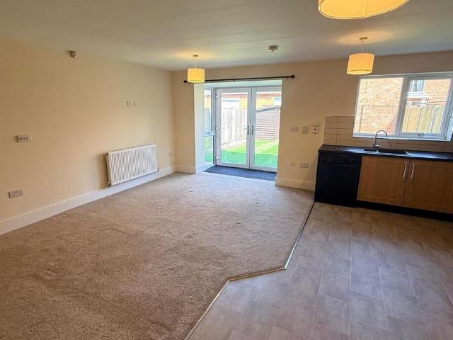 4 bedroom detached house to rent