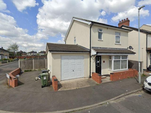 4 bedroom detached house to rent
