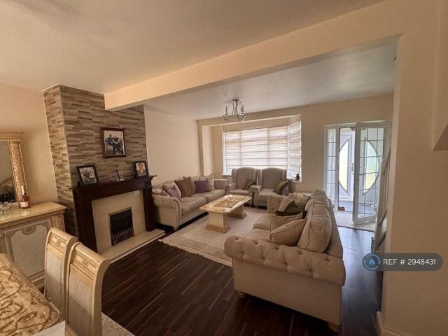4 bedroom detached house to rent