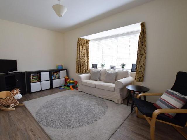 4 bedroom detached house to rent