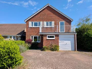 4 bedroom detached house to rent