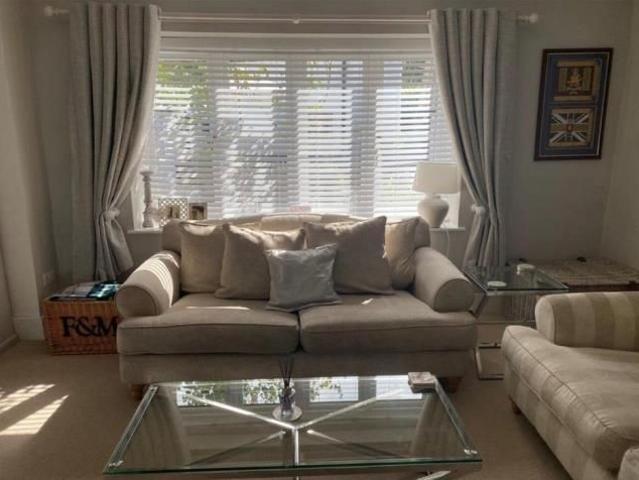 4 bedroom detached house to rent