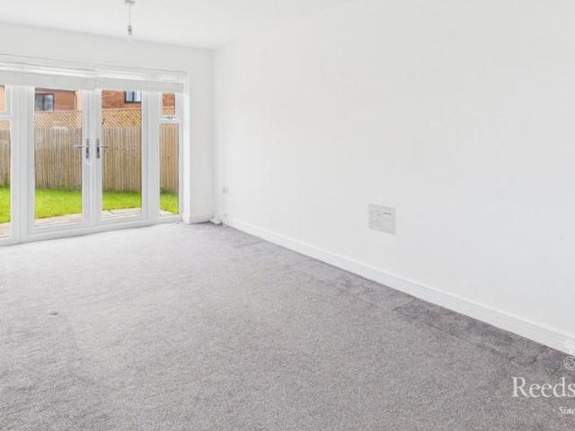 4 bedroom detached house to rent