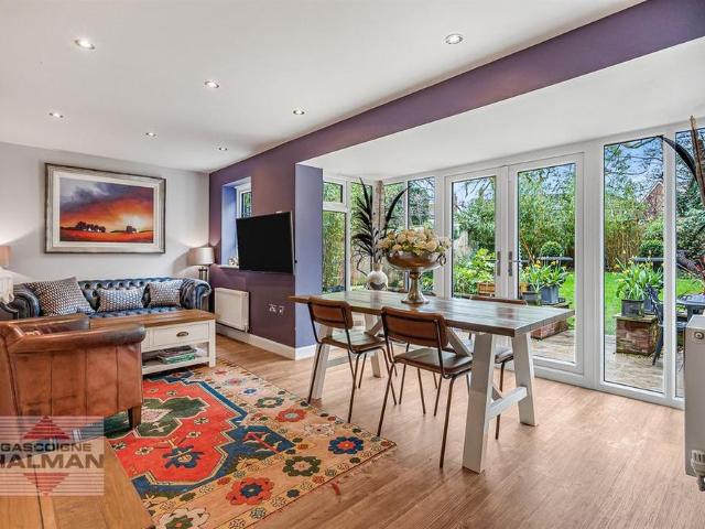 4 bedroom detached house to rent