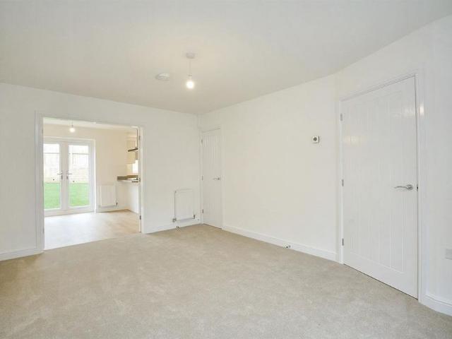 4 bedroom detached house to rent