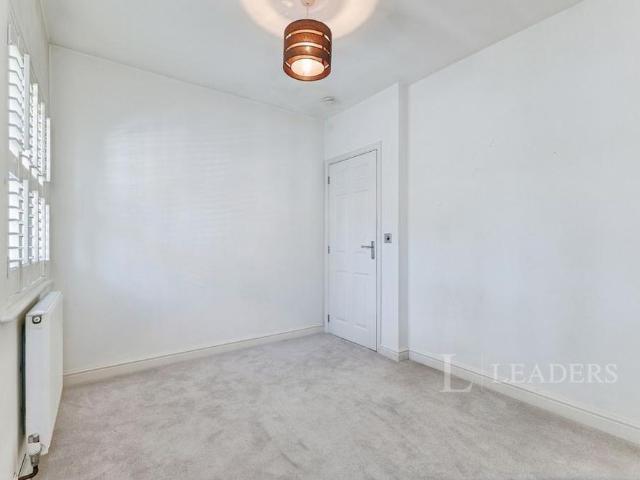 4 bedroom detached house to rent