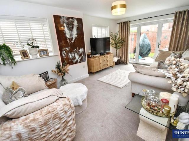 4 bedroom detached house to rent