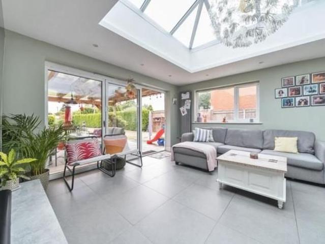 4 bedroom detached house to rent