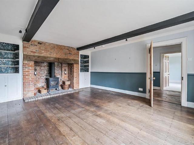 4 bedroom detached house to rent