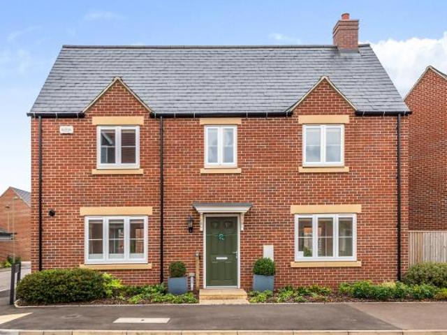 4 bedroom detached house to rent