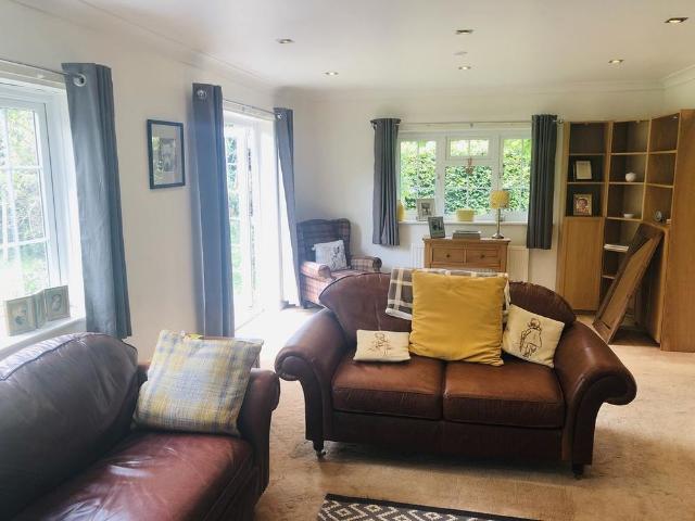 4 bedroom detached house to rent