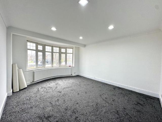 4 bedroom detached house to rent