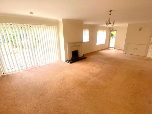 4 bedroom detached house to rent
