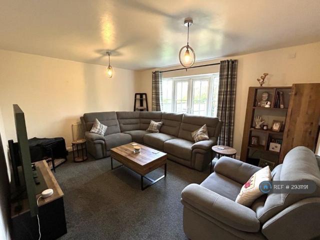 4 bedroom detached house to rent