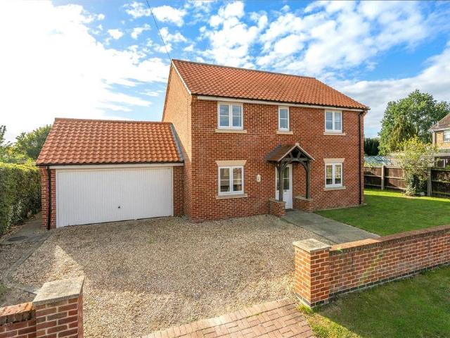 4 bedroom detached house to rent