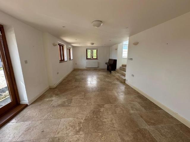 4 bedroom detached house to rent