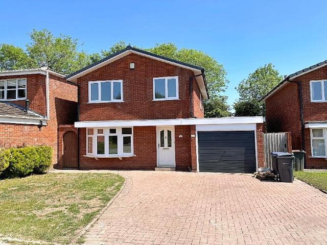 4 bedroom detached house to rent