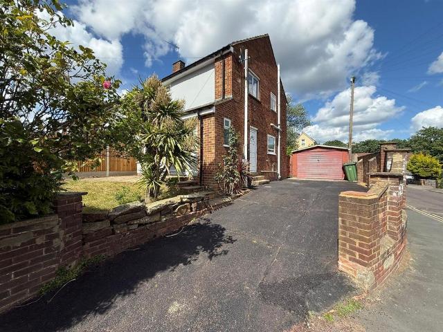 4 bedroom detached house to rent