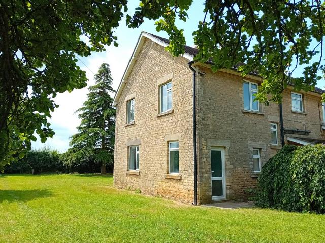 4 bedroom detached house to rent