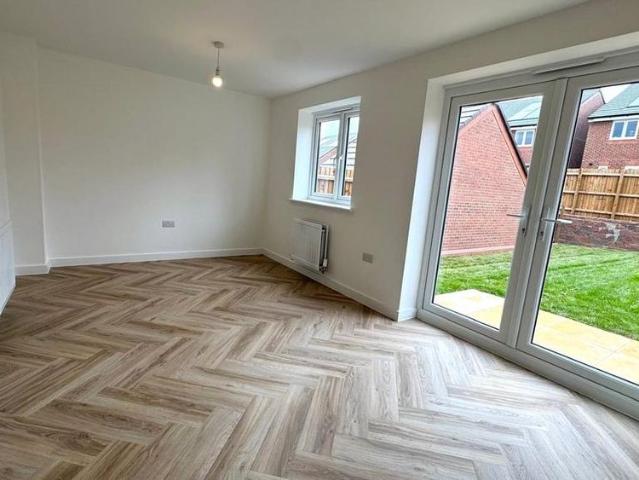 4 bedroom detached house to rent