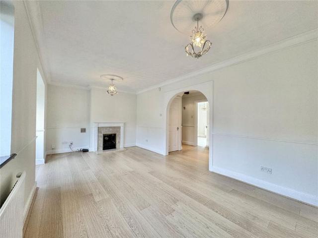 4 bedroom detached house to rent