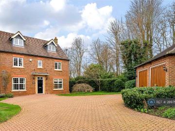 House for rent in Burhill - Garden