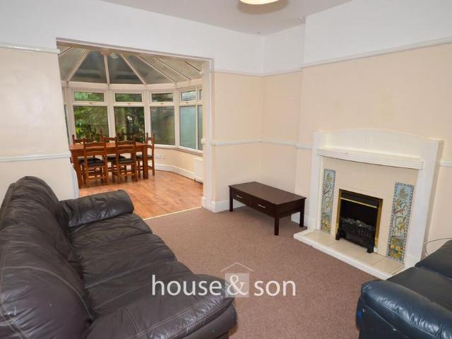 4 bedroom detached house to rent