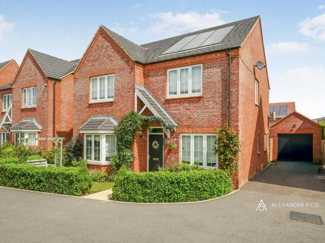 4 bedroom detached house to rent