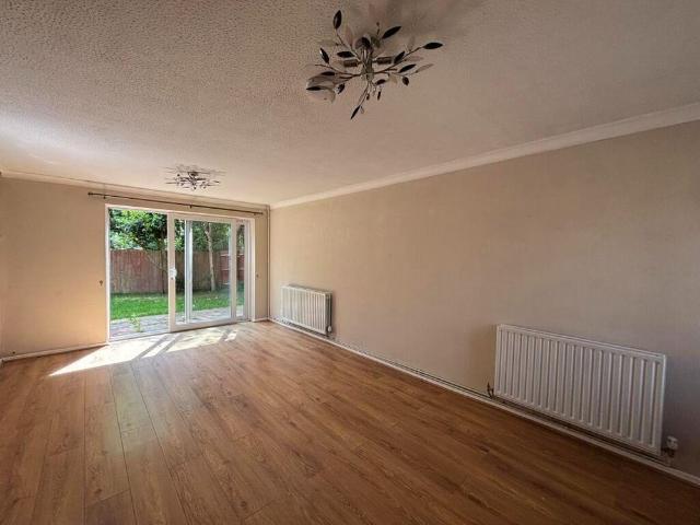 4 bedroom detached house to rent