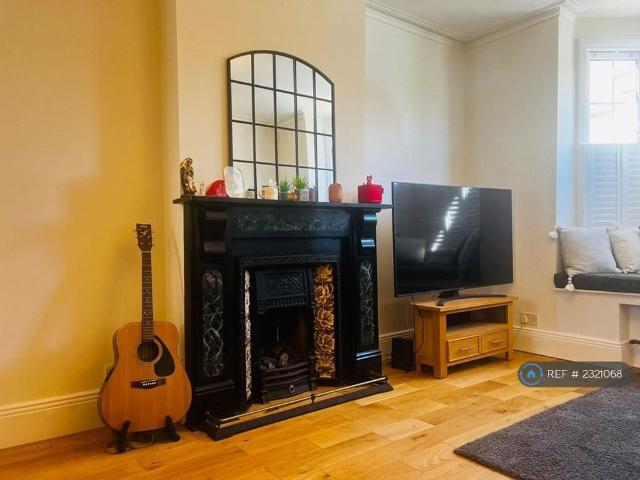 4 bedroom detached house to rent