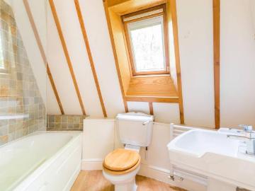 4 bedroom detached house to rent