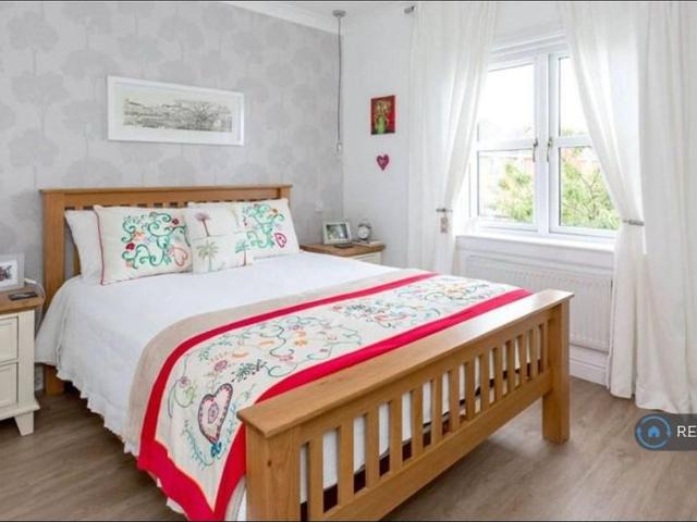 4 bedroom detached house to rent