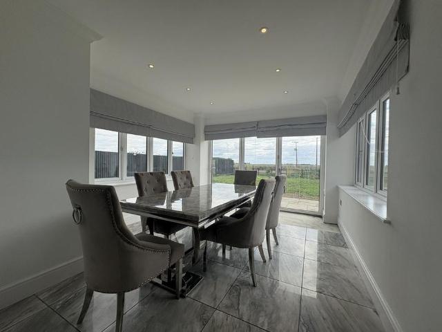 4 bedroom detached house to rent
