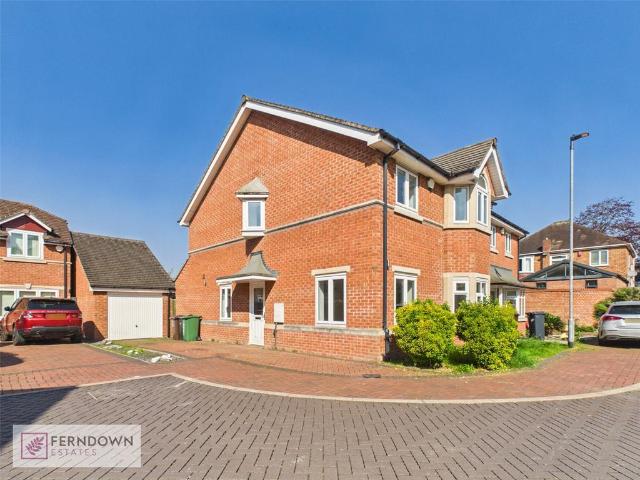 4 bedroom detached house to rent