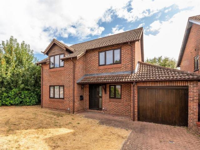 4 bedroom detached house to rent
