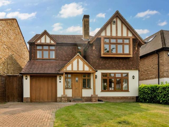 4 bedroom detached house to rent