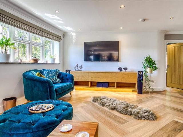 4 bedroom detached house to rent