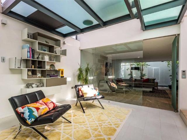 4 bedroom detached house to rent