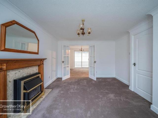4 bedroom detached house to rent