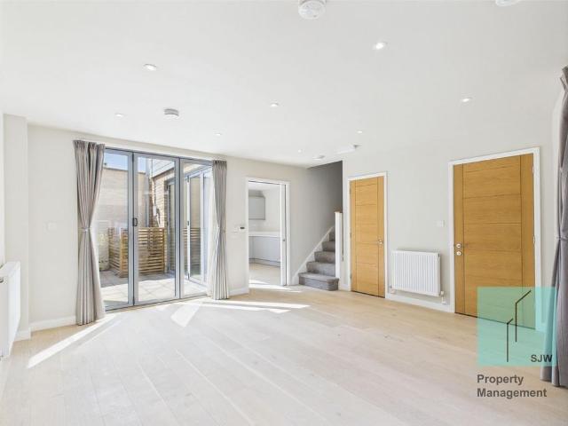 4 bedroom detached house to rent