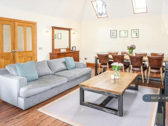 4 bedroom detached house to rent