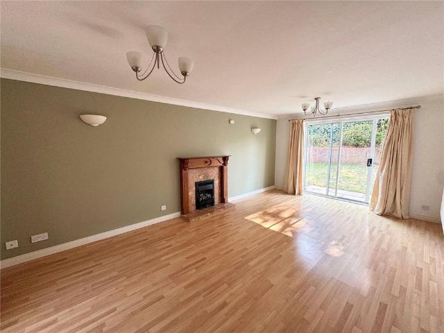 4 bedroom detached house to rent