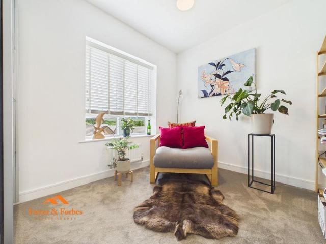 4 bedroom detached house to rent