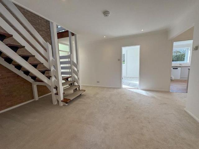 4 bedroom detached house to rent